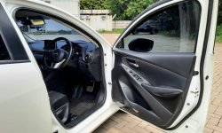 Mazda 2 1.5 R Hatchback AT 2016 Putih Dp 8,9 Jt No Pol Genap 17