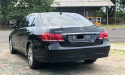 Mercedes-Benz E-Class E 200 2016 Hitam 4