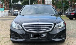 Mercedes-Benz E-Class E 200 2016 Hitam 3