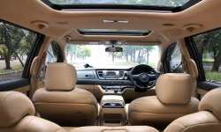 Kia Grand Sedona Ultimate 2017 Coklat 8