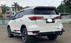 Toyota Fortuner 2.4 VRZ TRD AT 2019 Putih 2