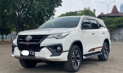 Toyota Fortuner 2.4 VRZ TRD AT 2019 Putih 4