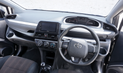 Toyota Sienta G MT 2019 9