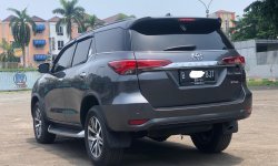 Toyota Fortuner 2.4 VRZ AT 2017 Abu-abu 6