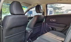Honda HR-V 1.5L E CVT AT Matic 2017 Putih 12