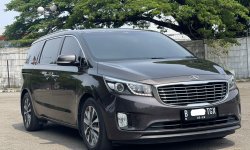 Kia Grand Sedona Ultimate 2017 Coklat 2