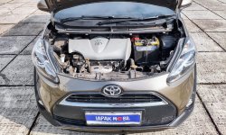 Toyota Sienta V CVT 2017 Coklat 5