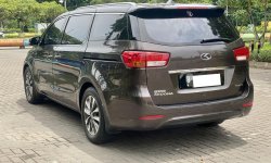 Kia Grand Sedona Ultimate 2017 Coklat 3