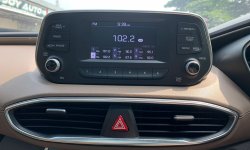 Hyundai Santa Fe 2.2L AT Matic CRDi XG 2018 Abu-abu Istimewa Terawat 6