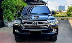 (Low Km)Toyota Land Cruiser 4.5 VX200 VXR Look MBS Dubai VIP 4seat Diesel 2021 Pemakaian 2022 Hitam 2