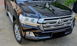 (Low Km)Toyota Land Cruiser 4.5 VX200 VXR Look MBS Dubai VIP 4seat Diesel 2021 Pemakaian 2022 Hitam 3
