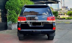 (Low Km)Toyota Land Cruiser 4.5 VX200 VXR Look MBS Dubai VIP 4seat Diesel 2021 Pemakaian 2022 Hitam 9