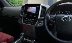 (Low Km)Toyota Land Cruiser 4.5 VX200 VXR Look MBS Dubai VIP 4seat Diesel 2021 Pemakaian 2022 Hitam 18