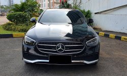 New Model Mercedes Benz E200 Avantgarde (W213) AT 2022 Hitam 2