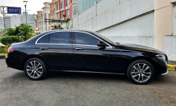New Model Mercedes Benz E200 Avantgarde (W213) AT 2022 Hitam 5
