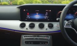 New Model Mercedes Benz E200 Avantgarde (W213) AT 2022 Hitam 21