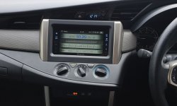 SIAP PAKAI! Toyota Kijang Innova 2.4 G Diesel AT 2018 Silver 18