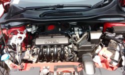 Di jual Murah Honda HR-V 1.5L E CVT 2017 Merah 9