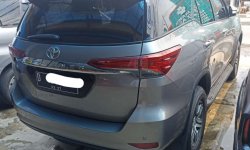 Toyota Fortuner 2.4 G AT 2016 5