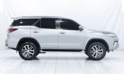 TOYOTA ALL NEW FORTUNER (SILVER METALLIC)  TYPE SRZ LUX 2.7 A/T (2017) 4