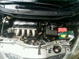 Honda jazz tipe s matic warna silver stone / abu2 abu-tua 2009 mulus 4