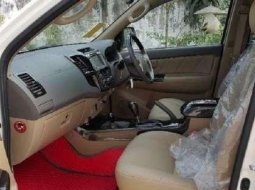 Toyota Hilux Vigo Double Cabin Turbo 4x4 Thn 2010 Putih 2