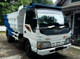 Isuzu Dump Truck 2013 dijual 4