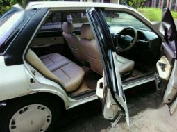 Ford Gala tahun 1992 Manual AC Dingin Khusus Pemakai 2