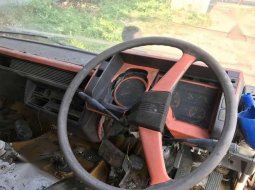 Mitsubishi Fuso 220ps Genjo Tahun 2000 Bak Besi Tangan Pertama 1