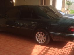 Jual mobil Mercedes-Benz 220E (W124) Tahun 1995 1