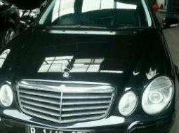 Mobil MERCEDES BENZ E200 KOMPPRESOR 2010 Ex Silver bird