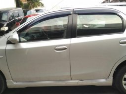 Toyota Etios 2014 Hatchback 2