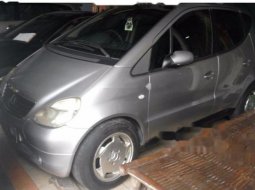 Jual mobil Mercedes-Benz A160 2000 Jawa Timur 9