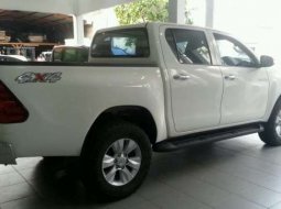 Toyota Hilux G D-4D 2017 Manual 2