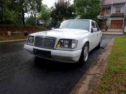 Mercedes-Benz 220E Masterpiece Tahun 1994  6