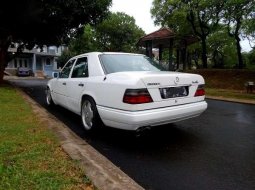 Mercedes-Benz 220E Masterpiece Tahun 1994  5