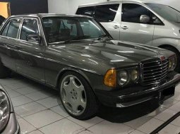 1984 Mercedes-Benz 280E Automatic 3