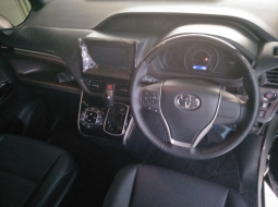 Jual Toyota Voxy 2018 1