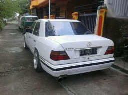 Jual Mercedes 200E 1986 6