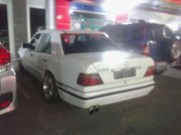 Jual Mercedes 200E 1986 1