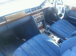 Jual Mercedes 200E 1986 4