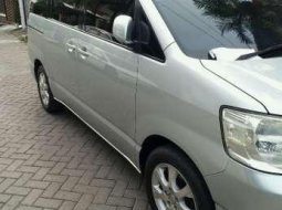 Toyota NOAH 2006 Minivan 3