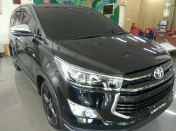 Toyota Innova Venturer 2018 1