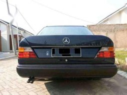 Jual Mercedes-Benz 200E 1988 5