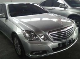 Mercedes Benz E-300 Tahun 2010 Km 30Rb