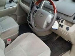 Toyota NAV1 V 2013 Automatic 2