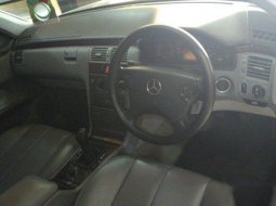 2001 Mercedes-Benz 260E Classic 4