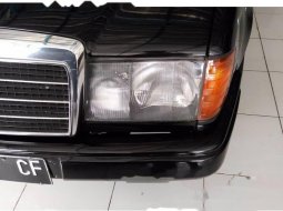 Dijual mobil Mercedes-Benz 230E 2.3 Manual 1989 Sedan 2