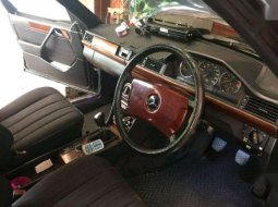 Jual mobil Mercedez - Benz 300E 1988 siap pakai 4