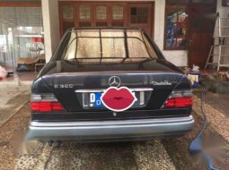 Jual mobil Mercedez - Benz 300E 1988 siap pakai 7